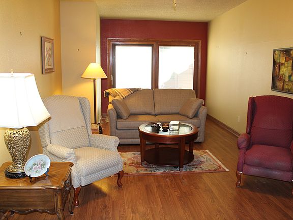 2nd image of 601 W Rushwood Dr