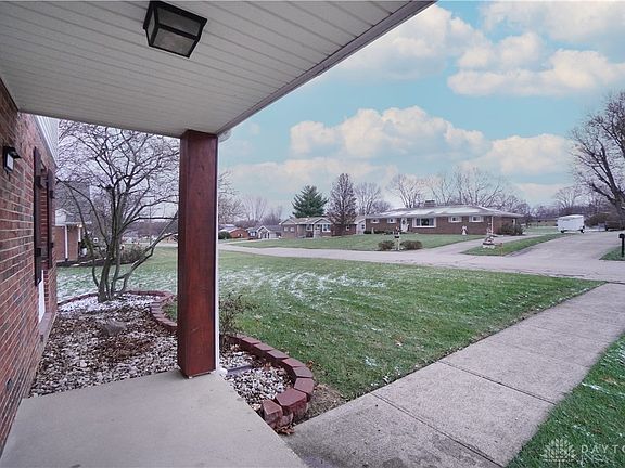 4th image of 811 Douglas Ave