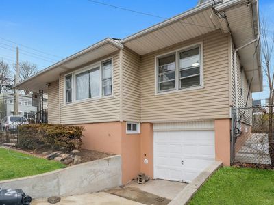 32 Richard St, Jersey City, NJ, 07305
