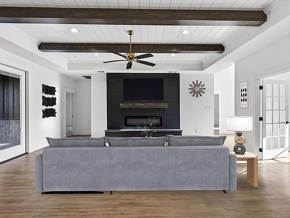 5th image of 114 Castlewood Rd