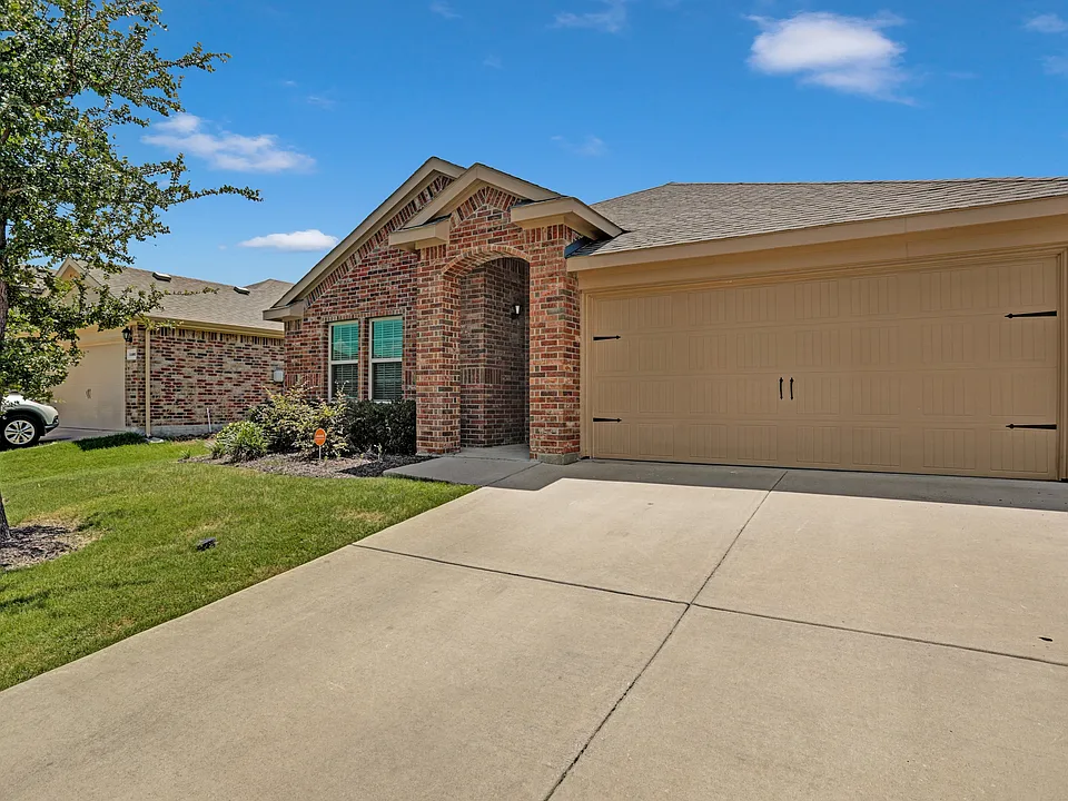1111 Meadow Side Dr