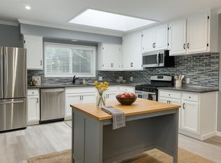 457 Seaward Rd #B, Corona Del Mar, CA 92625