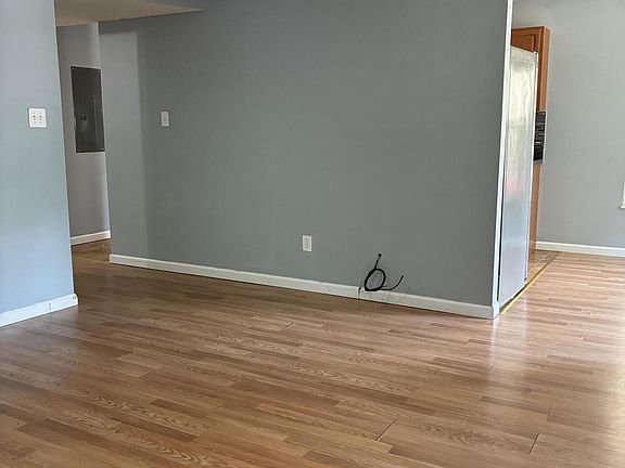 5th image of 104 Lee Dr