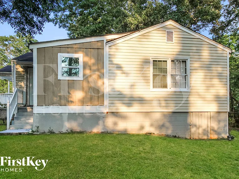 1823 Lee St — Photo 15