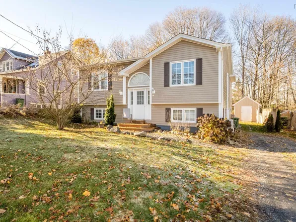 26 Kent Ave, Wolfville, NS B4P 1V1