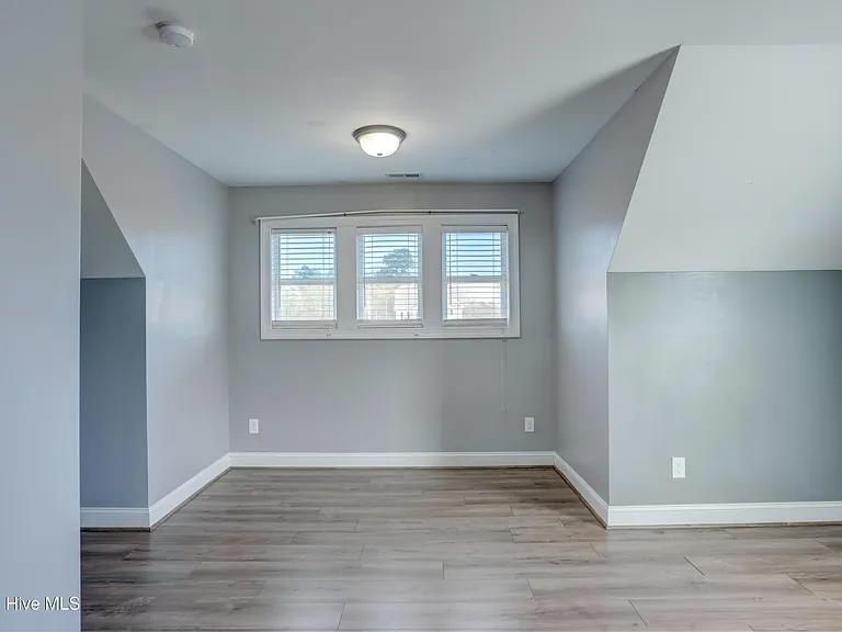 200 Marissa Ct — Photo 21