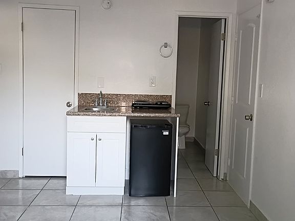 3rd image of 7051 Coldwater Canyon Ave APT 2