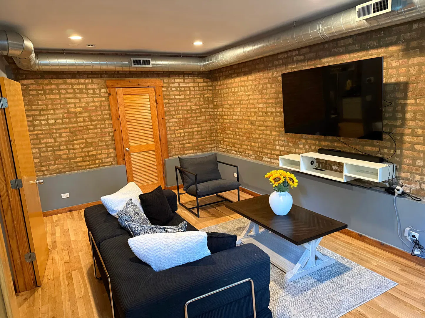 1 bed, 1000 sqft, $1,999 — Photo 4