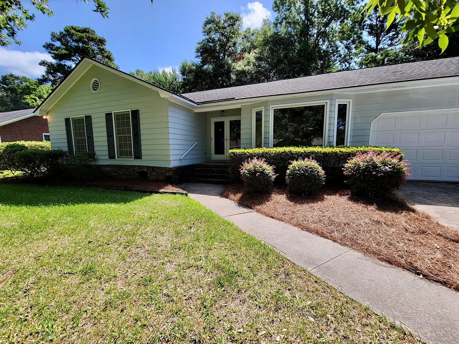 3 bed, 2.0 bath, 1688 sqft, $4,000 — Photo 1