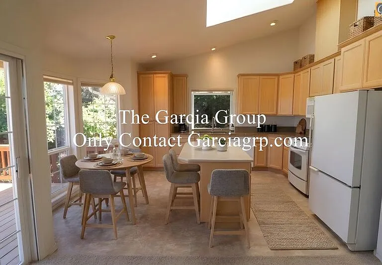 8955 SW Iowa Dr — Photo 2