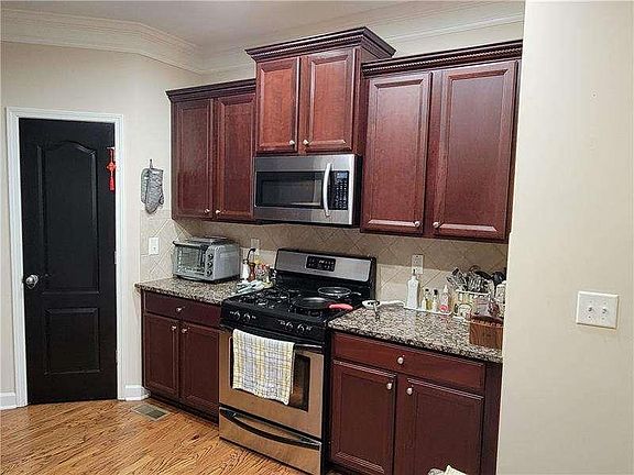 3rd image of 17 Oakhurst Common Dr