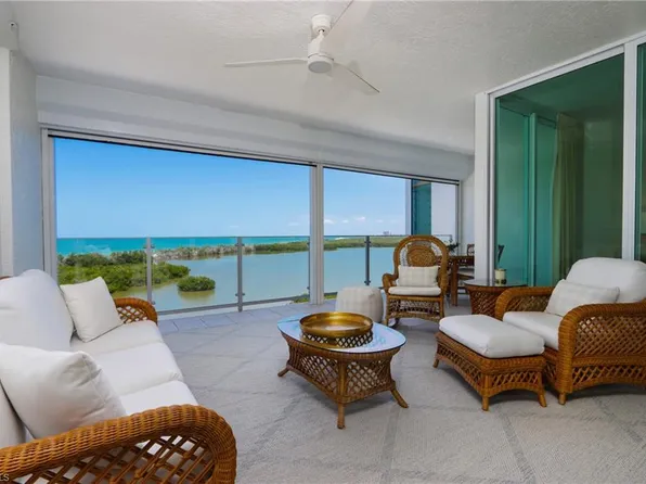 60 Seagate Dr, Naples, FL