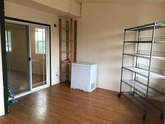 Upstairs deck/balcony