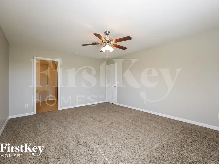 2506 NE 6th Pl — Photo 9