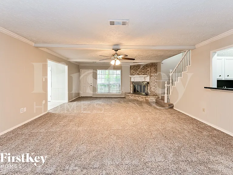 16911 Memorial Oaks Ln — Photo 2