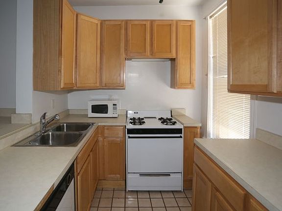 2nd image of 1218 N Dearborn St APT 1B