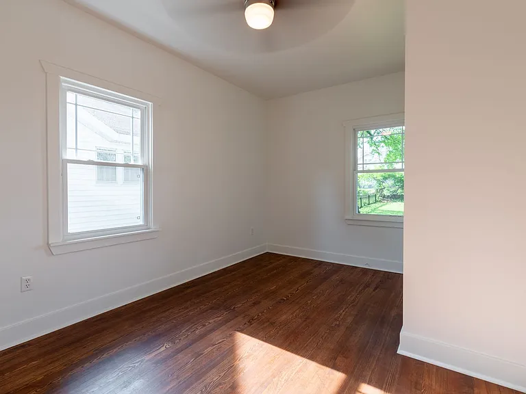 523 E Normal St — Photo 21