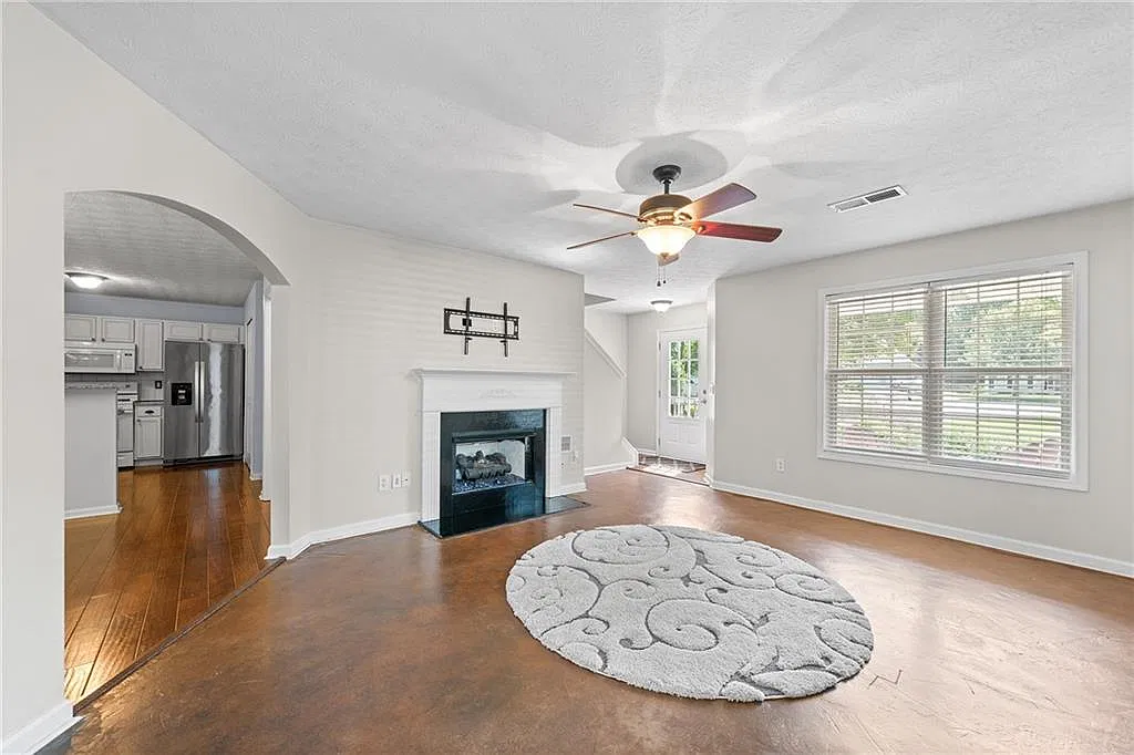 3 bed, 2.5 bath, 1496 sqft, $2,400 — Photo 4