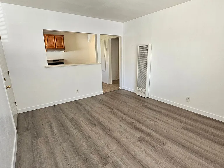 2522 2522 1/2mlancaster Ave — Photo 7