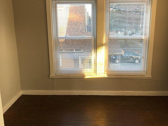 3rd image of 42 Carlyle Ave