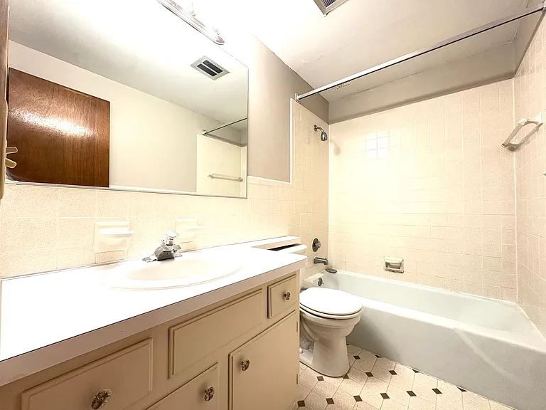 Camelot Village Apartments — Photo 18