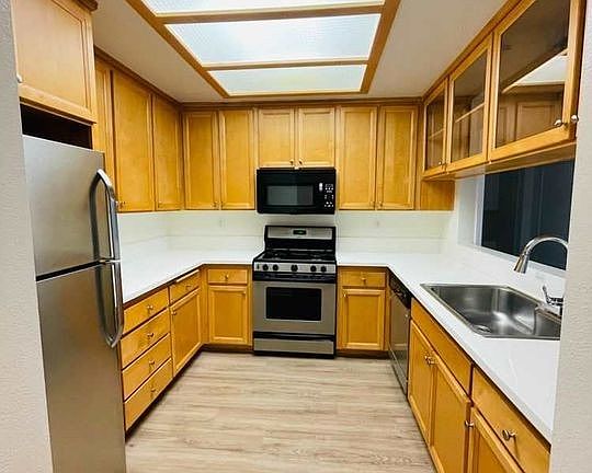 5th image of 2969 Kelton Ave APT 204