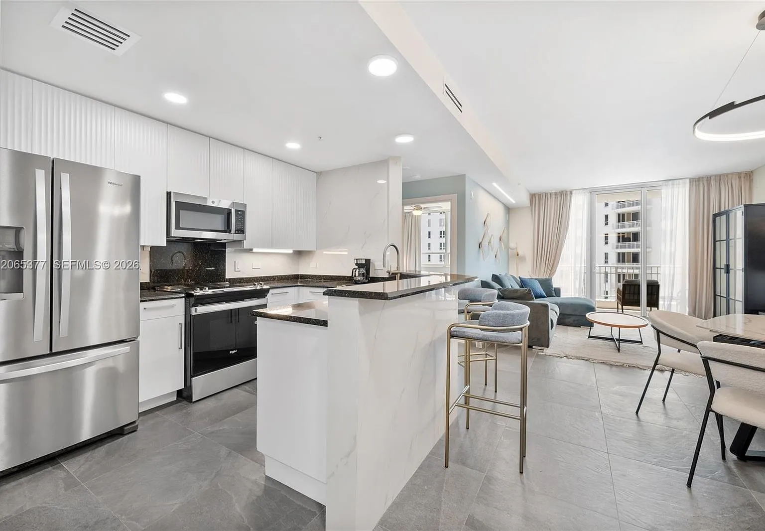 Courts Brickell Key Condo — Photo 1