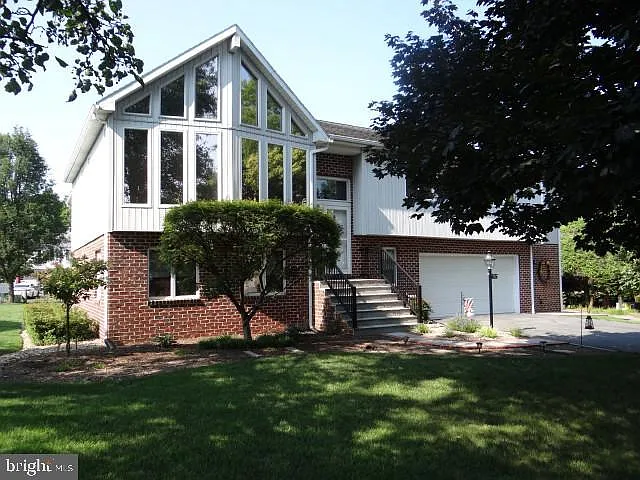956 Cypress St photo 1