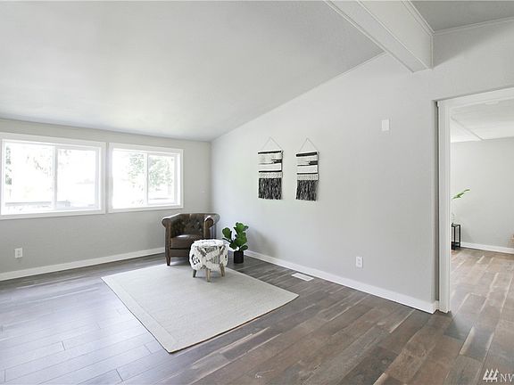 4th image of 1213 Evans Ave W
