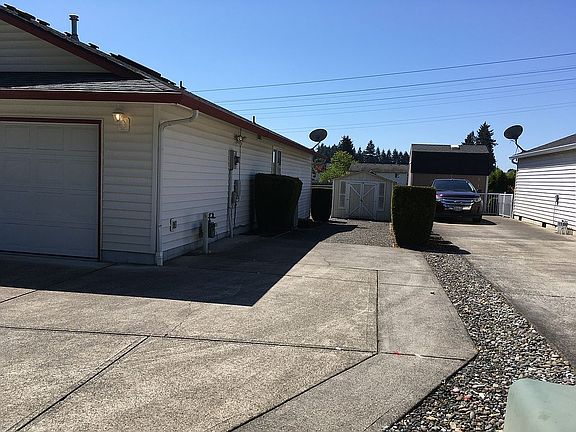 4th image of 7709 NE 67th St