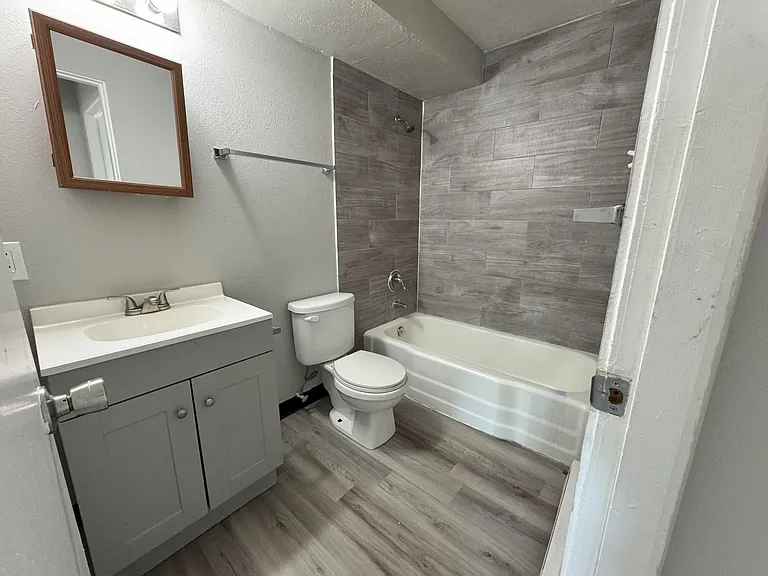 Boulder Manor — Photo 5