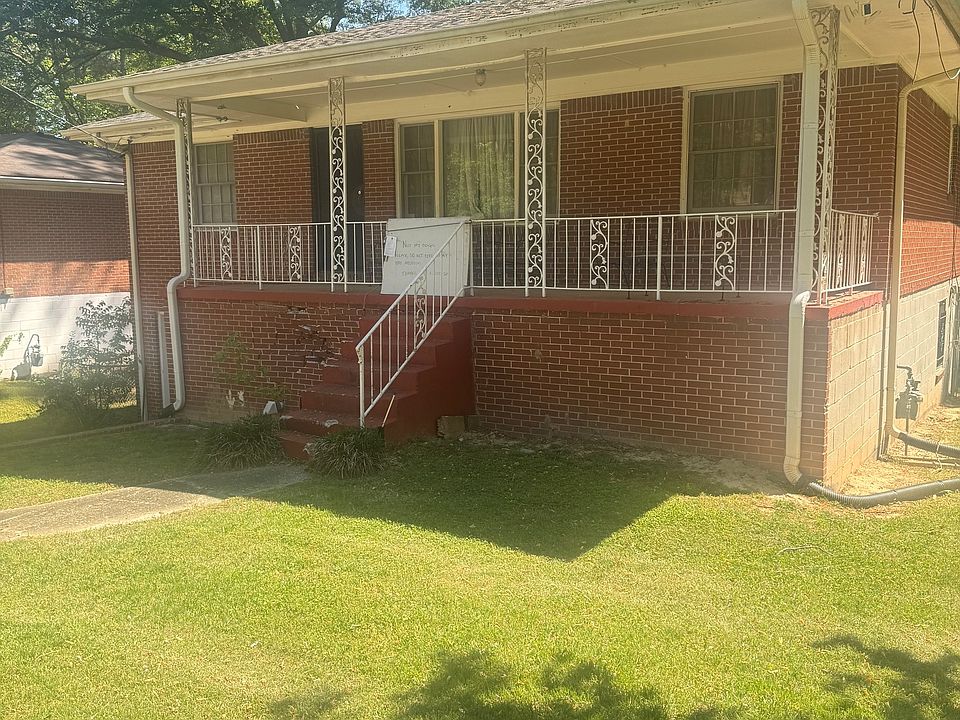 1st image of 611 Woods Dr NW