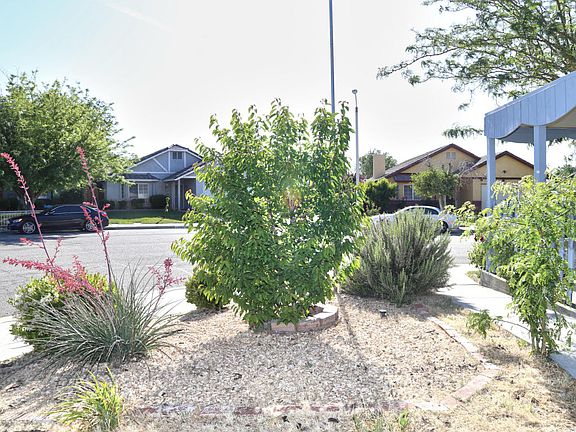 5th image of 1323 W Avenue H9