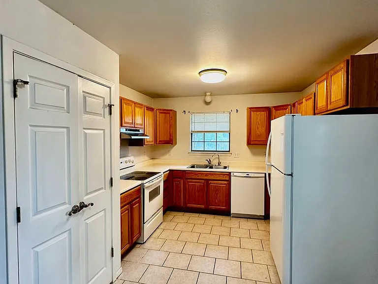 3108 Flanders Dr — Photo 5