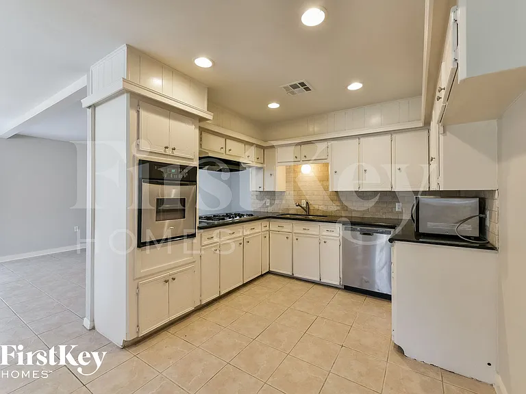 214 Oakwood Dr — Photo 8