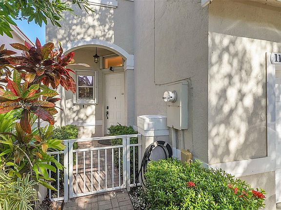 5th image of 1135 Satinleaf St