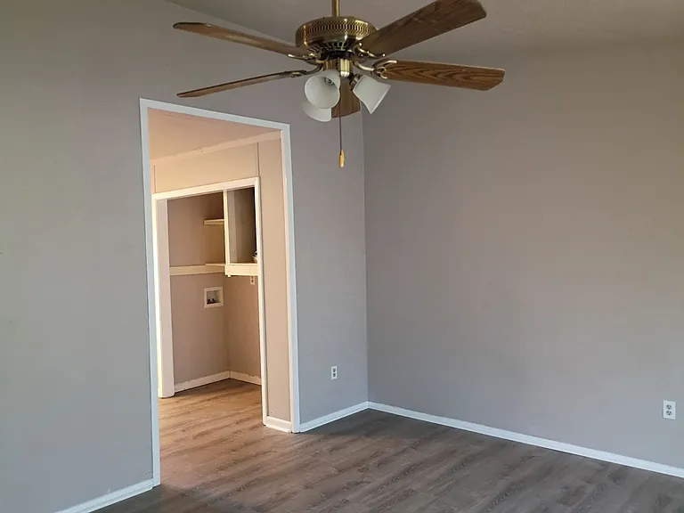901-903 Meadowlark Cir — Photo 3