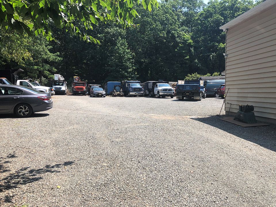 2nd image of 128 Ashwood Ave