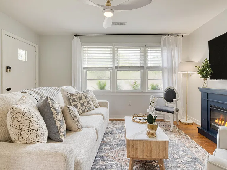 1424 Moultrie St — Photo 8
