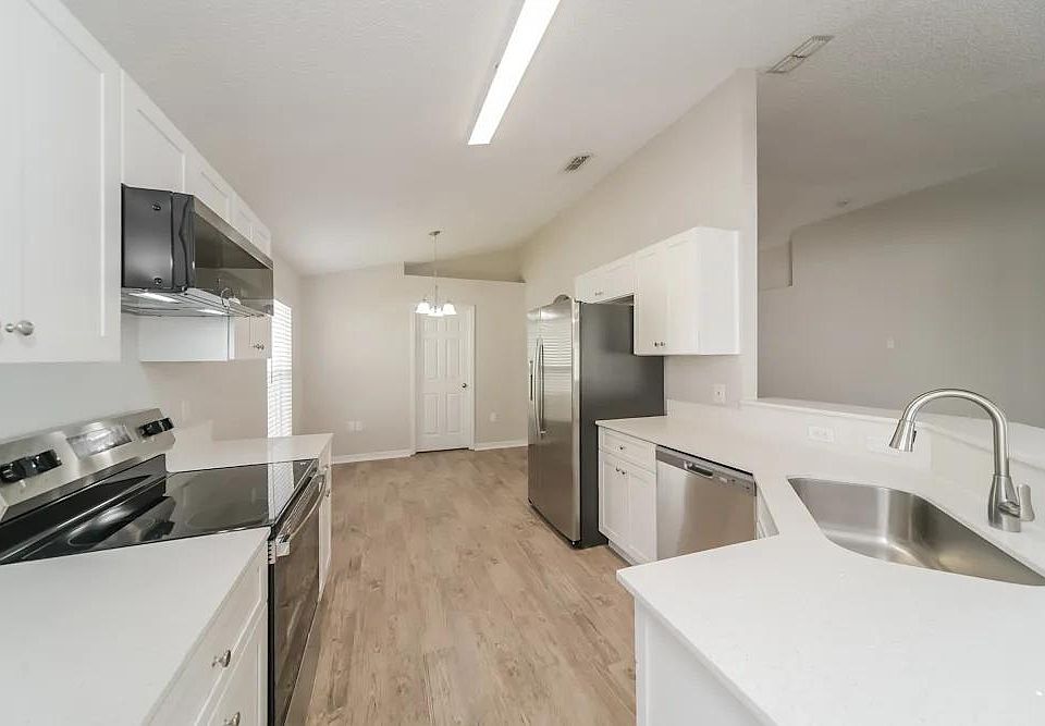 1st image of 929 Welch Hill Cir