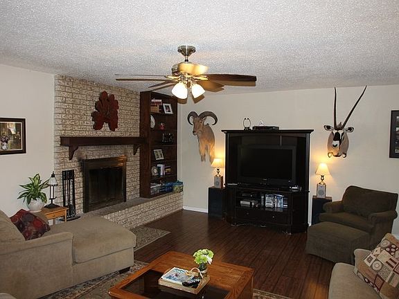 4th image of 2503 N Michigan Ave