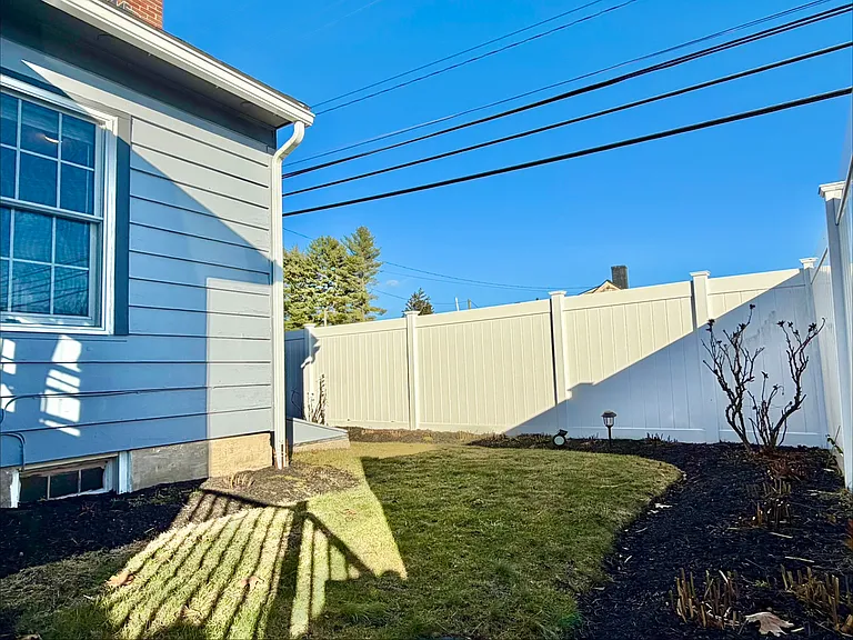 114 Lafayette Rd — Photo 15