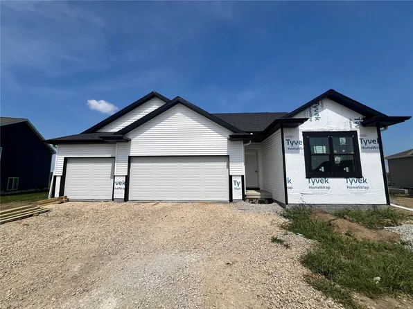 6902 Artesa Bell Dr SW, Cedar Rapids, IA 52404