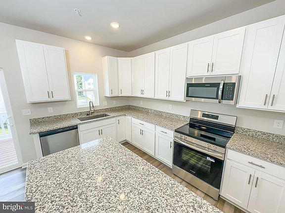 2nd image of 5568 Marksburg Pl