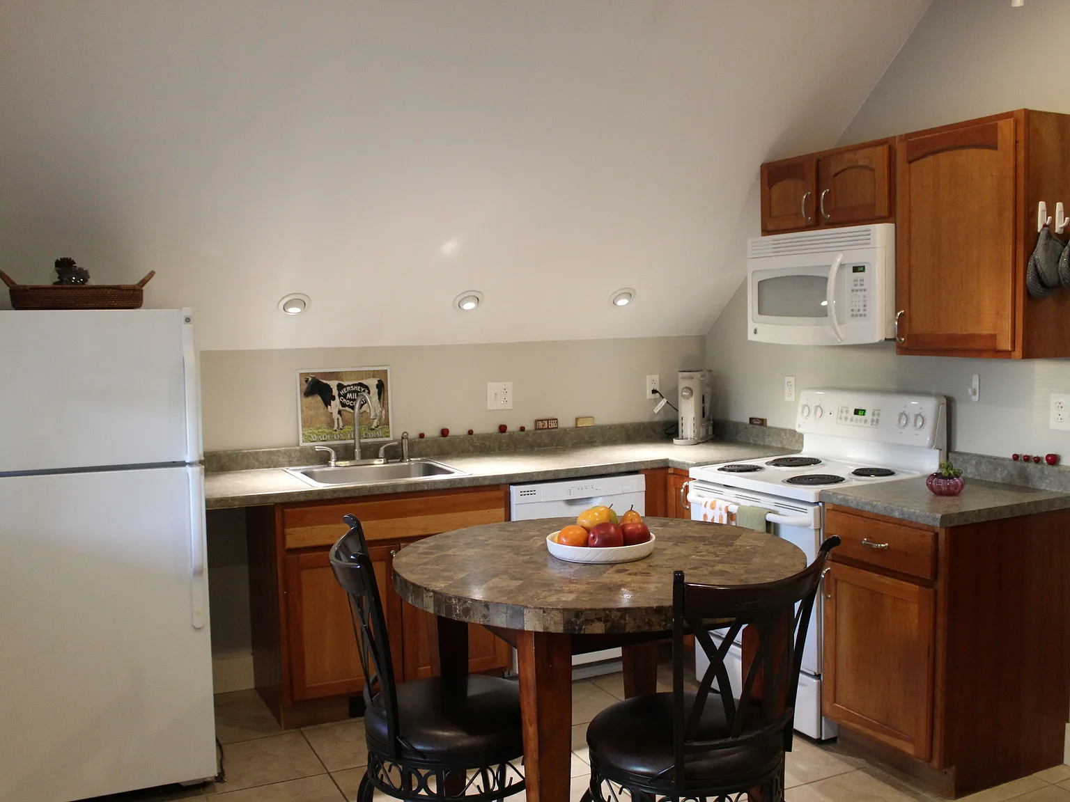 2 bed, 900 sqft, $3,000 — Photo 4