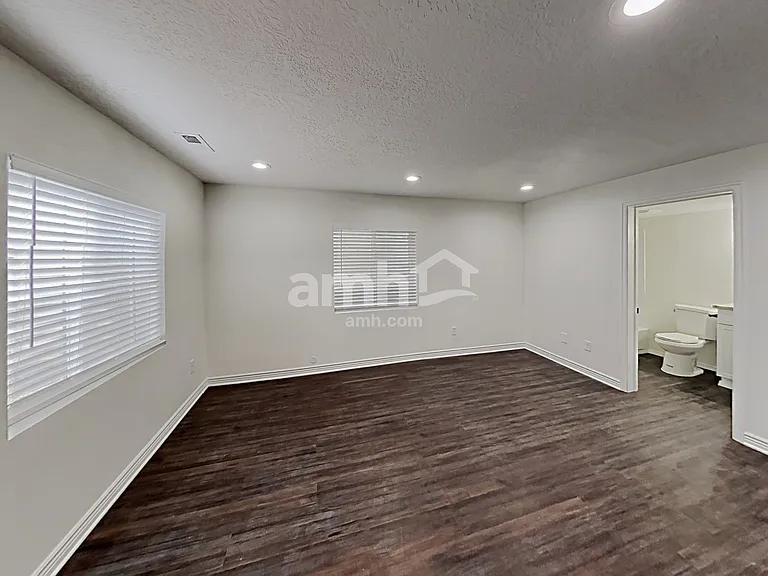 7506 N Addison Ave — Photo 18