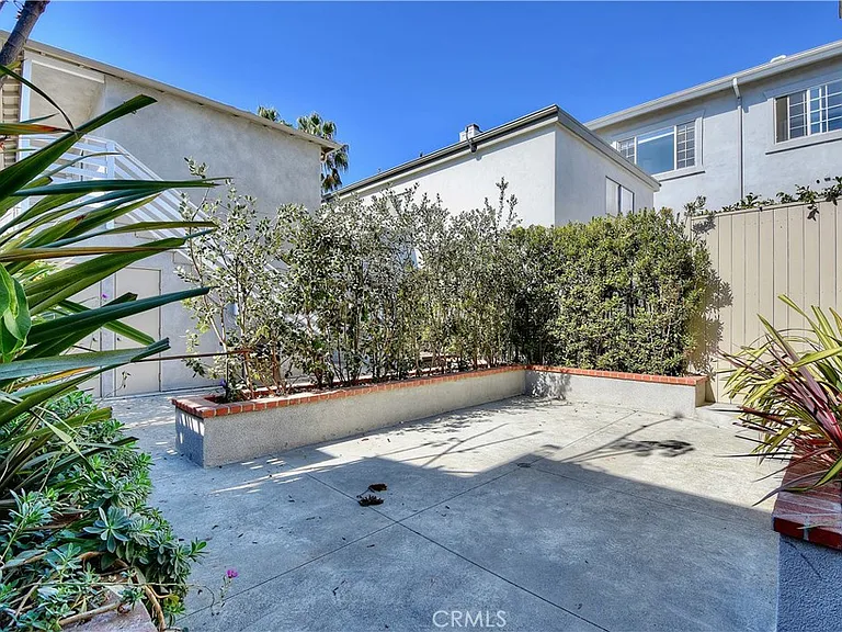 445 Bent St — Photo 8