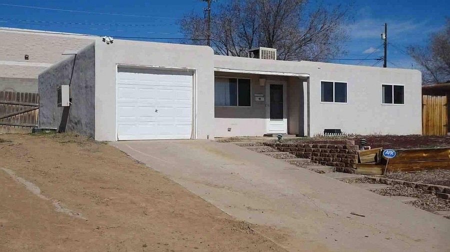1st image of 3915 Highland View Dr