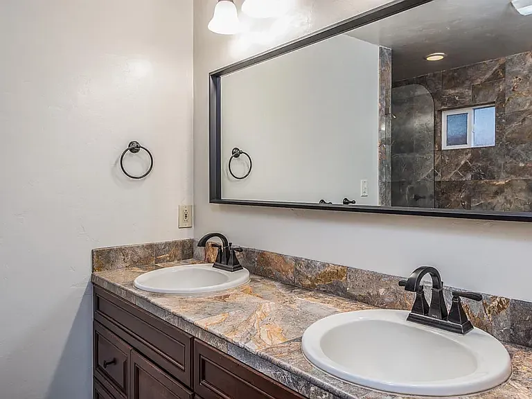 3 bed, 1343 sqft, $4,125 — Photo 3