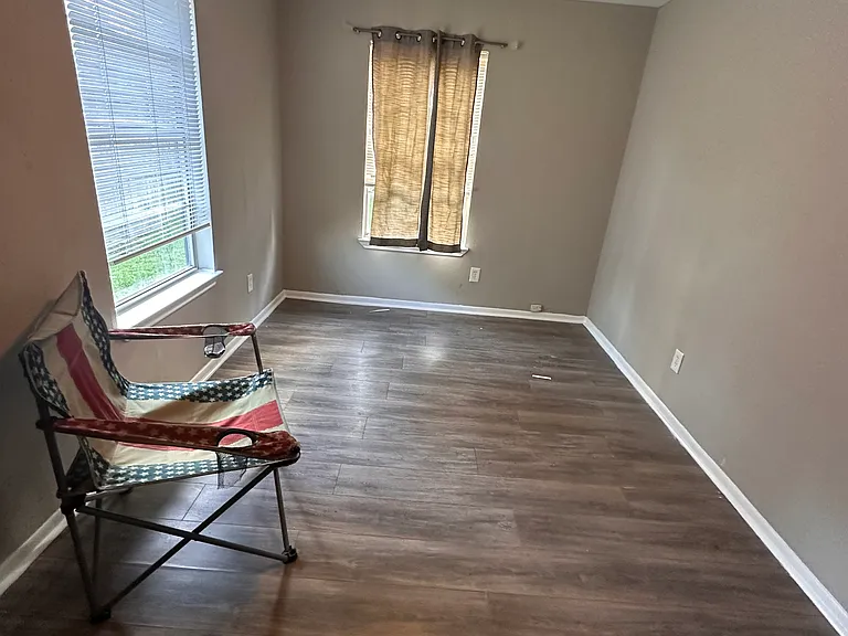 3401 Milbrad St — Photo 6